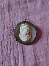 spilla con cameo