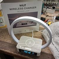 lampada da comodino con sveglia e carica cellulare