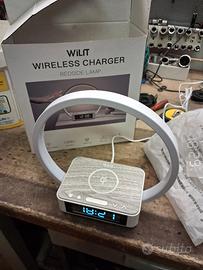 lampada da comodino con sveglia e carica cellulare