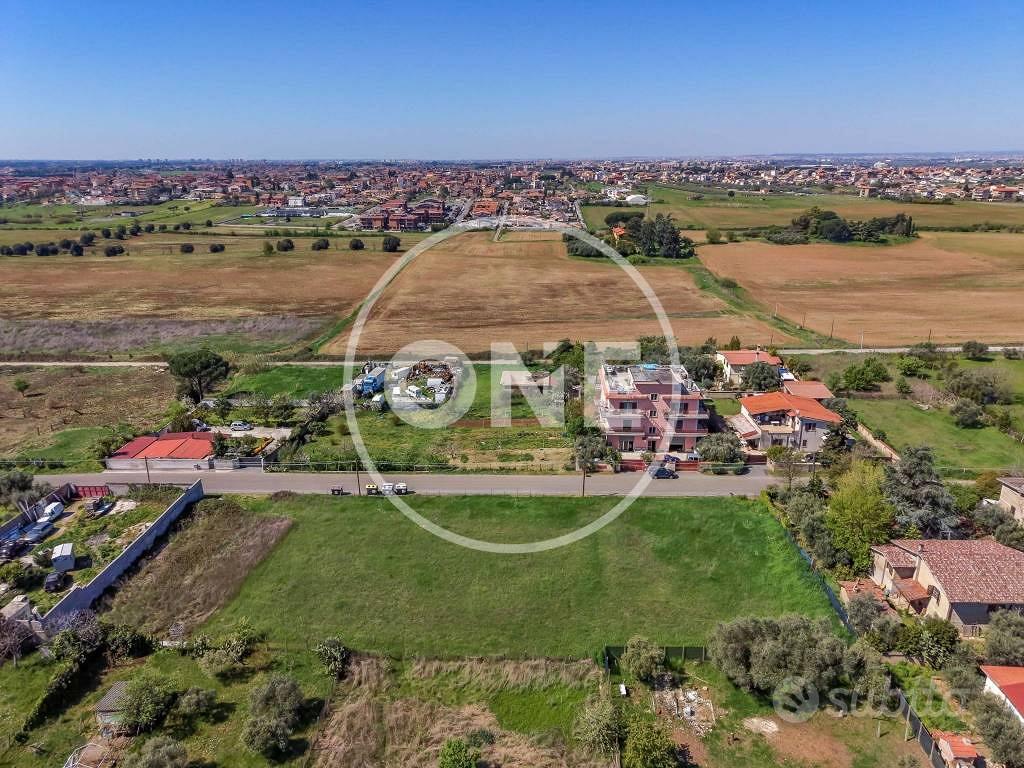 Terreno di 705 m² a Roma - Vista 3