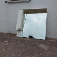 Specchio per il bagno con anta laterale e luci