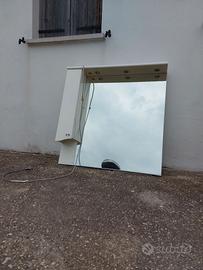 Specchio per il bagno con anta laterale e luci