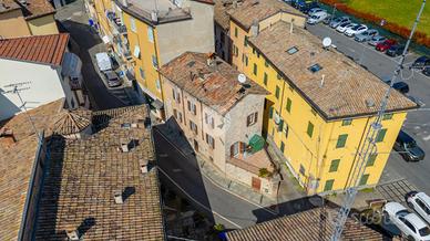 CASA SEMINDIPENDENTE A LANGHIRANO