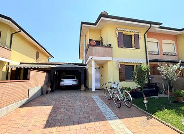 VILLA A SCHIERA A PEGOGNAGA
