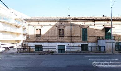 Casa indipendente di 103 m² con più di 5 locali a 