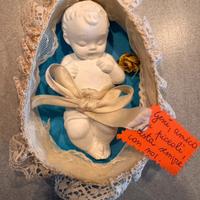 gesu bambino in gesso com pizzo ricamato  vintage