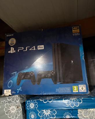 Ps4 pro 1 tera piu due joystick