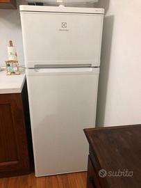 Frigorifero con freezer Electrolux mod. RJ2300A0W2