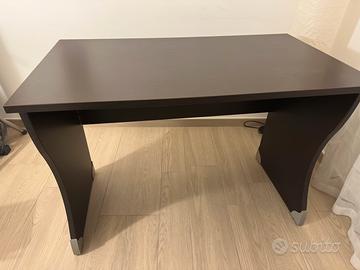 Scrivania di legno