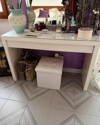 Toletta e specchiera porta gioie