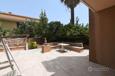 Cagliari, via Parigi villa prestigiosa, giardino