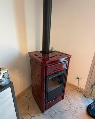 Stufa a legna La Nordica –rivestimento bordeaux