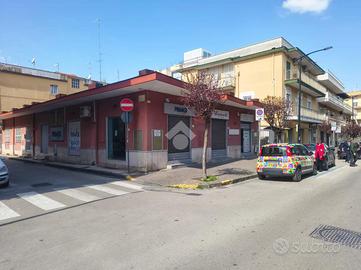 6 LOCALI A POMIGLIANO D'ARCO