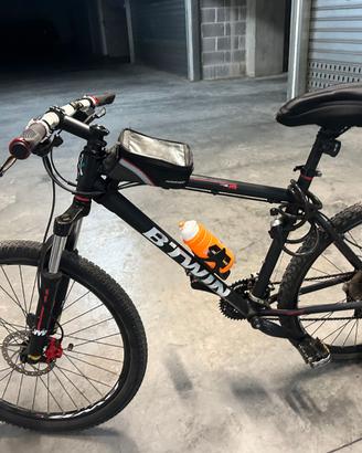 Mountain bike: Marca B-TWIN Rockrider