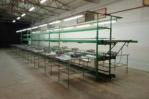Magazzino con linea di lavorazione