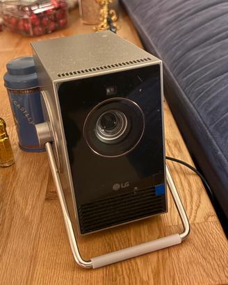 LG cinebeam Q proiettore HU710PB
