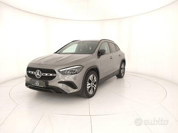 MERCEDES-BENZ GLA 180 d Progressive Advanced Plus