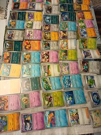lotto di 70 carte Pokemon miste