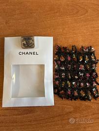 bottone originale Chanel con campione in tessuto
