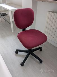 Sedia ufficio o scrivania girevole rossa