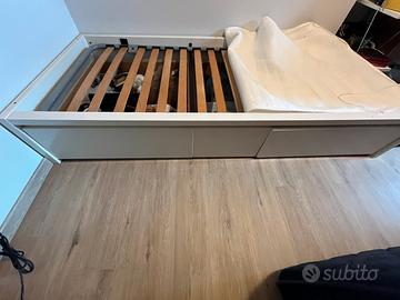 Letto singolo con cassetti salvaspazio