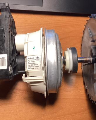 Motore asciugatrice whirpool HSCX 80531