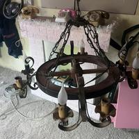 Lamadaio in legno e ferro battuto a forma di ruota