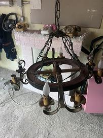 Lamadaio in legno e ferro battuto a forma di ruota