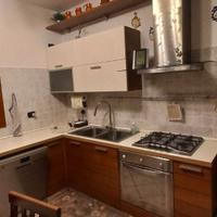 Cucina ad angolo 360X240 color ciliegio e beige