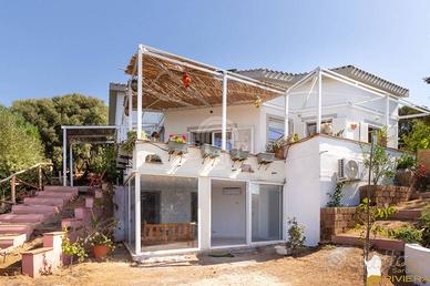 Salmagi, Panoramica Villa Trilivelli con piscina