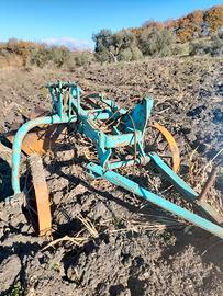NARDI aratro con terza ruota. 