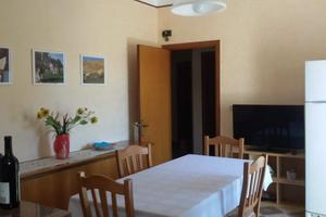 Camera arredata in appartamento comfortevole