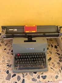 Macchina da scrivere Olivetti 82 vintage