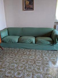 Divano tre posti