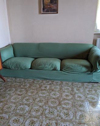 Divano tre posti