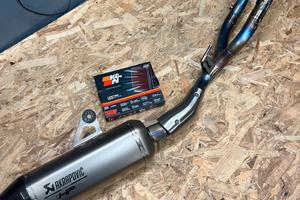 Scarico Akrapovic in titanio