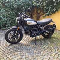 Ducati Scrambler Icon Dark 800