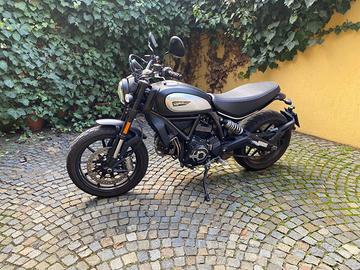 Ducati Scrambler Icon Dark 800