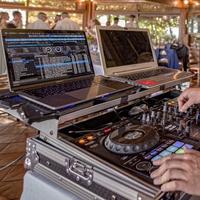 Pioneer ddj 800 + flight case