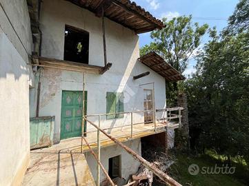 CASA SEMINDIPENDENTE A CASTELNUOVO NIGRA