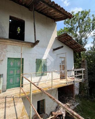 CASA SEMINDIPENDENTE A CASTELNUOVO NIGRA