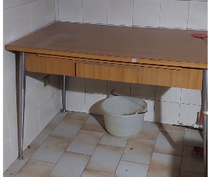 tavolo vintage in formica con 6 sedie abbinate