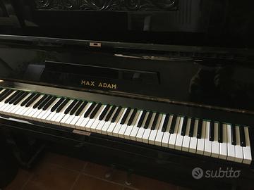 Pianoforte laccato nero, come oggetto d’arredo