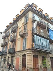 MONOLOCALE A TORINO