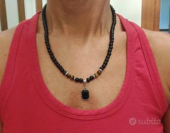 Collana di perle lucide con pendente 