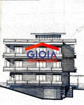 Palazzo / Stabile di 690 m² con più di 5 locali a 
