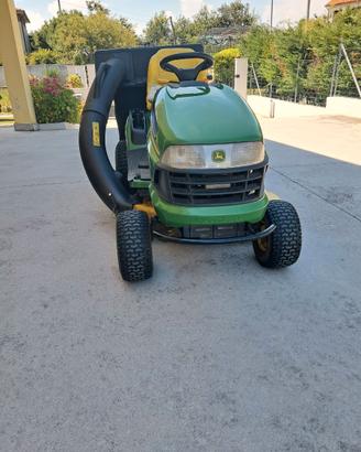 Trattorino tagliaerba John Deere