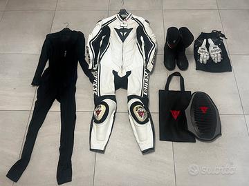 Tuta Dainese 52 + abbigliamento completo dainese