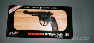 pistola Nagant 1895 in scala