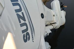 Barca a motore